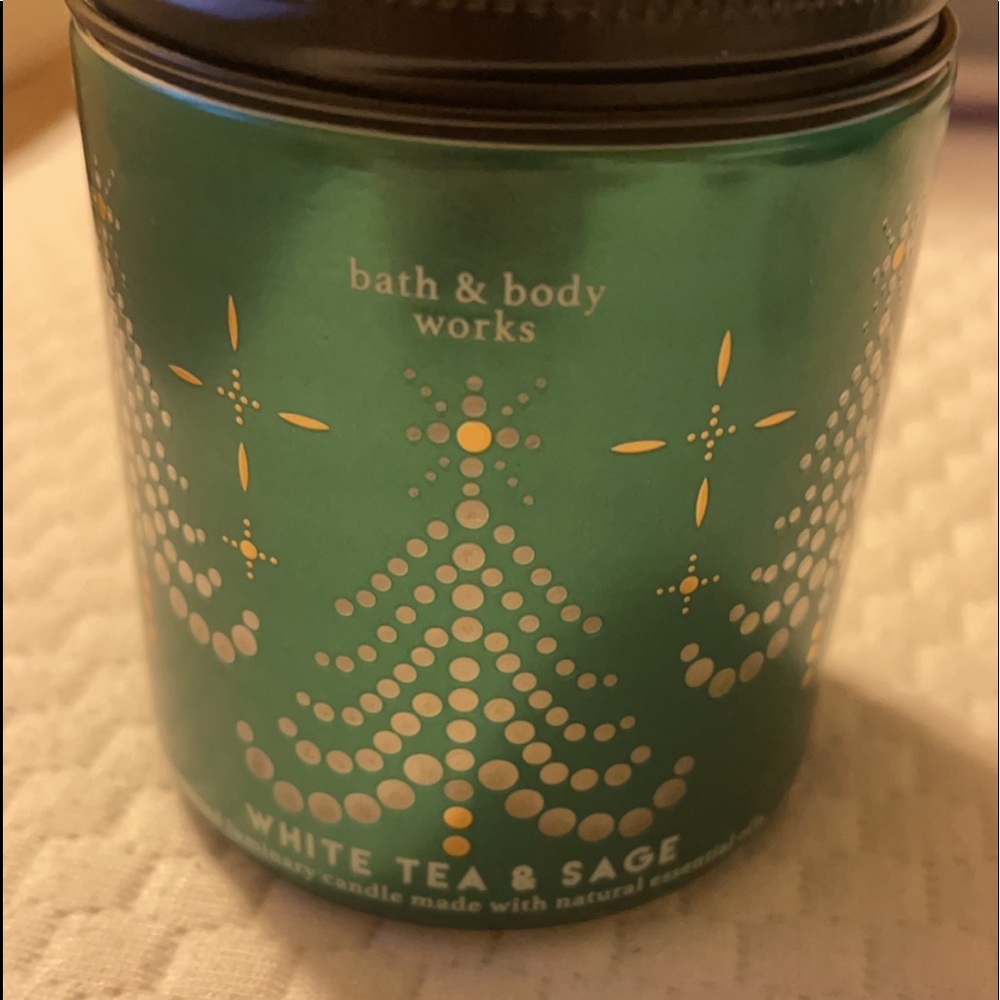 White Tea & Sage White Barn Candle